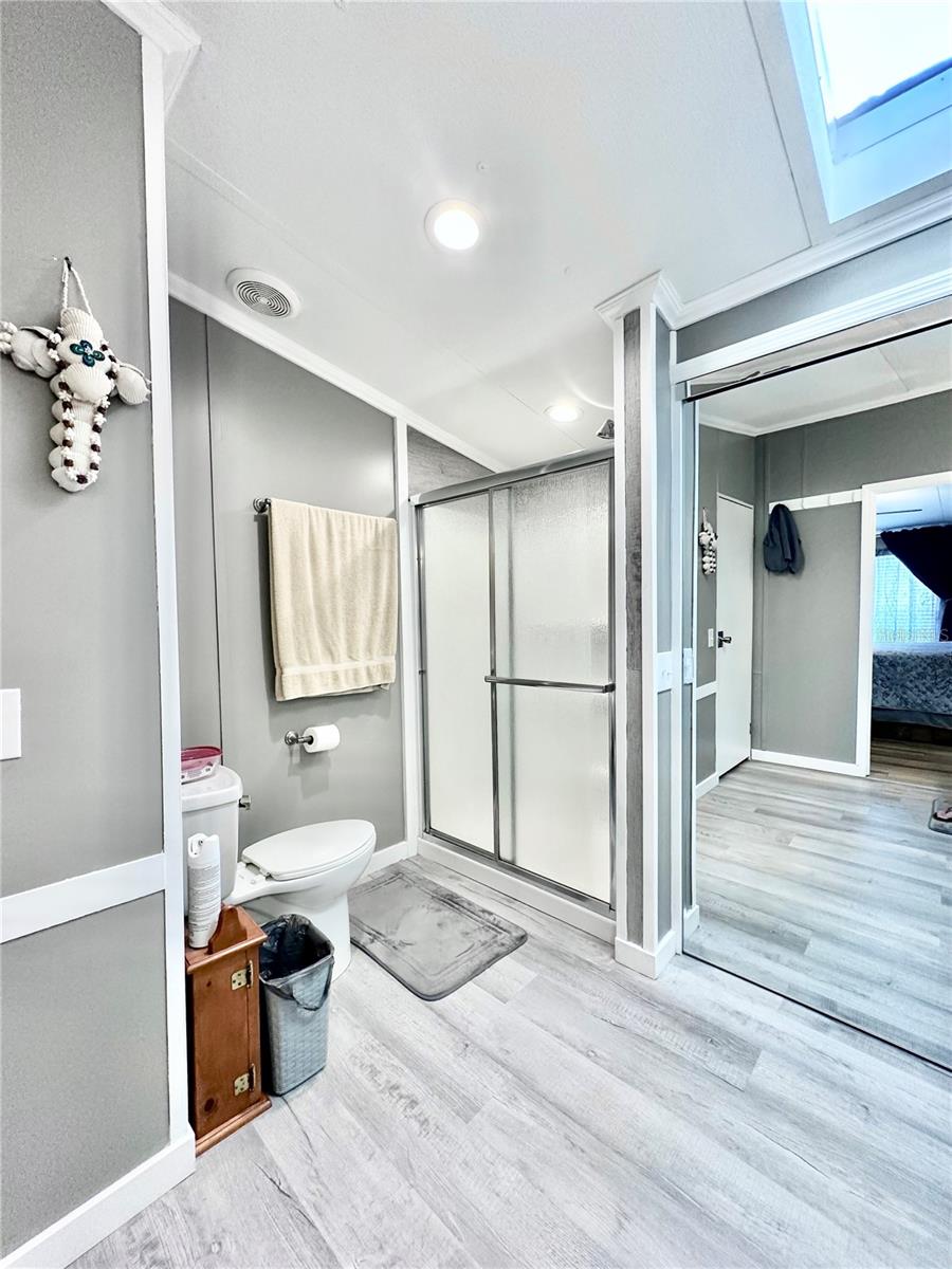 Image 18 of 31 For 18400 90th Lane