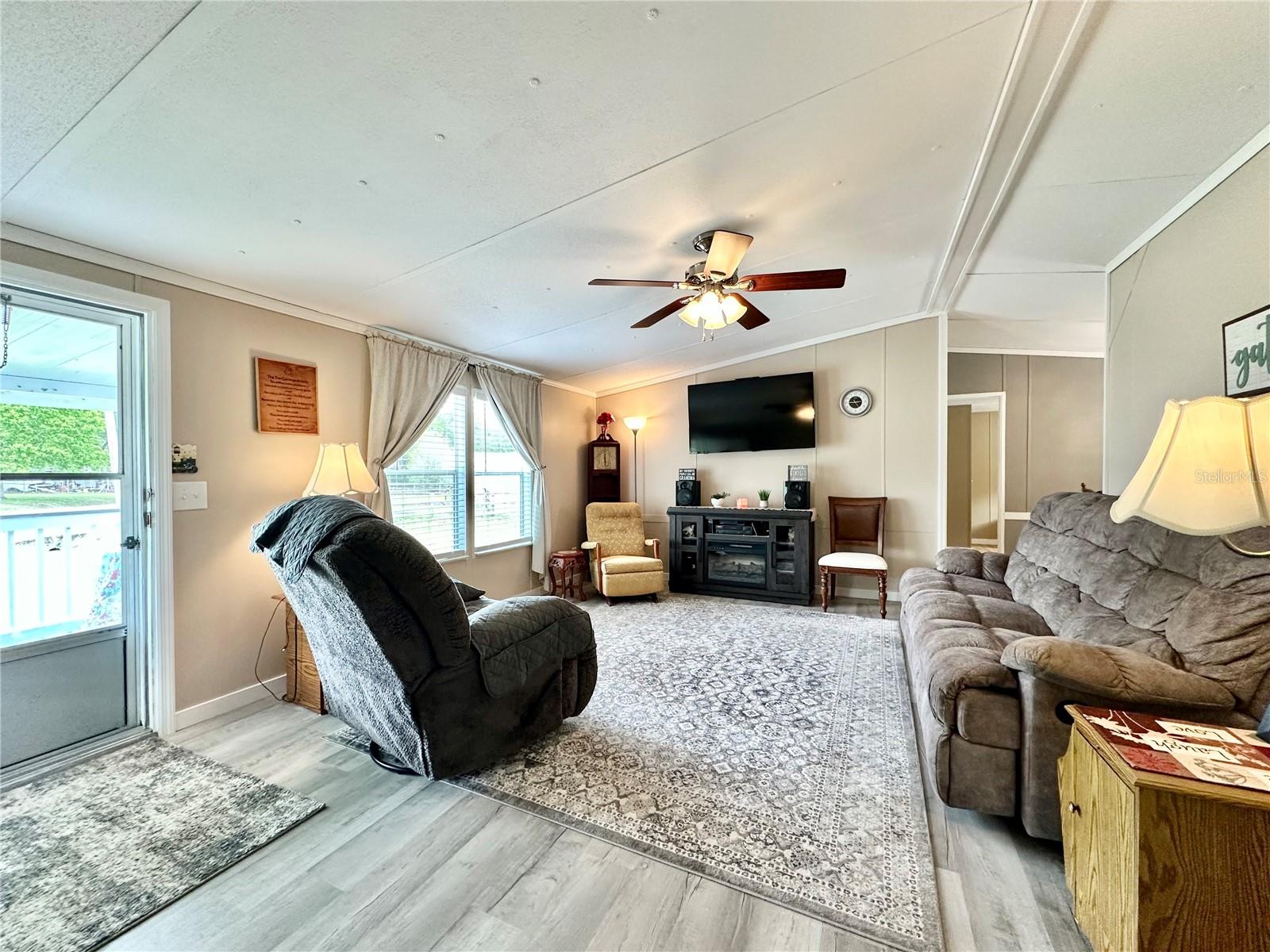 Image 5 of 31 For 18400 90th Lane