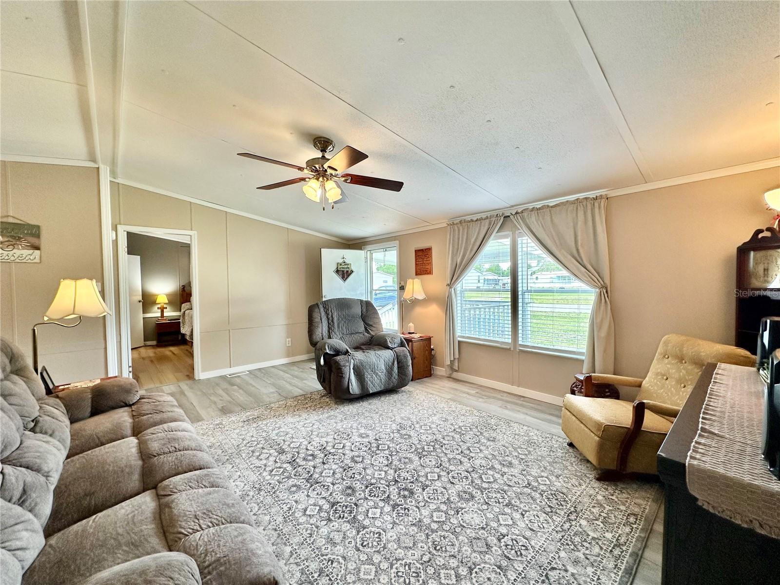 Image 6 of 31 For 18400 90th Lane