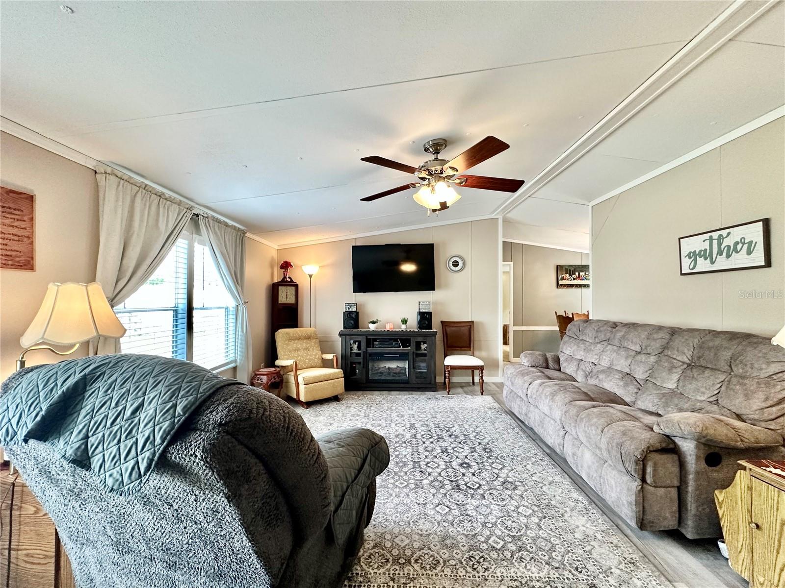 Image 8 of 31 For 18400 90th Lane