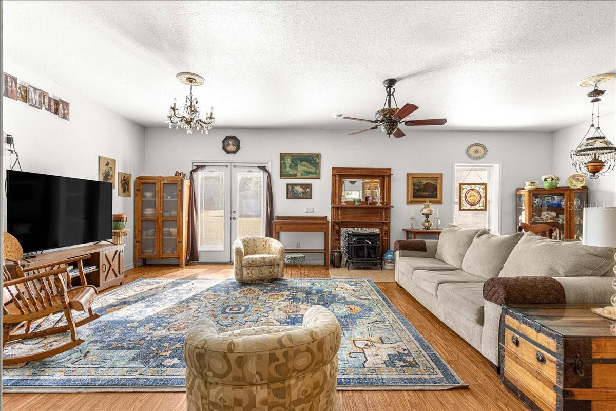 Image 11 of 52 For 6025 19th Court