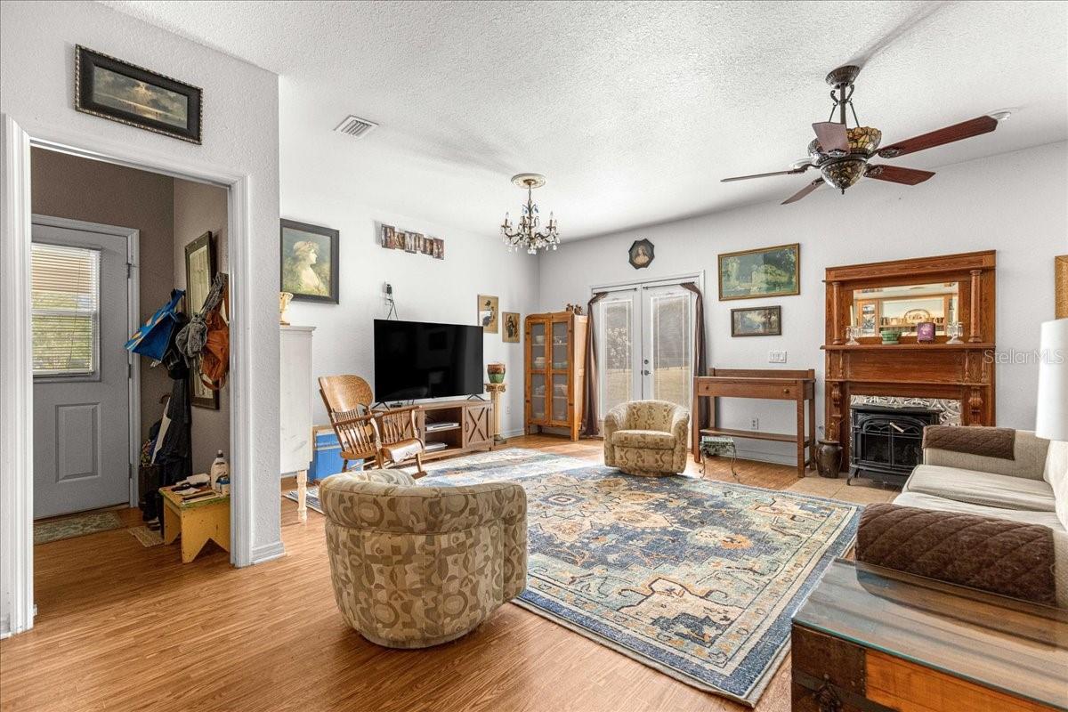 Image 12 of 52 For 6025 19th Court