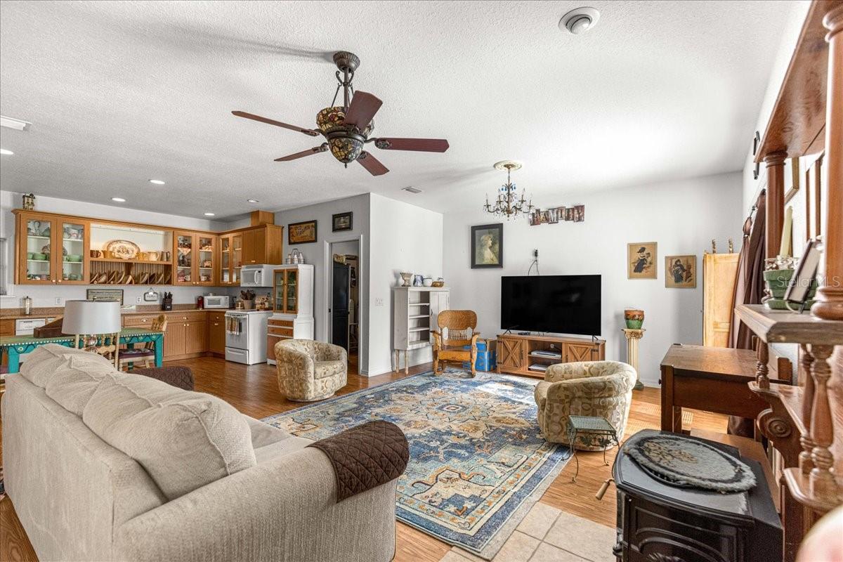 Image 13 of 52 For 6025 19th Court