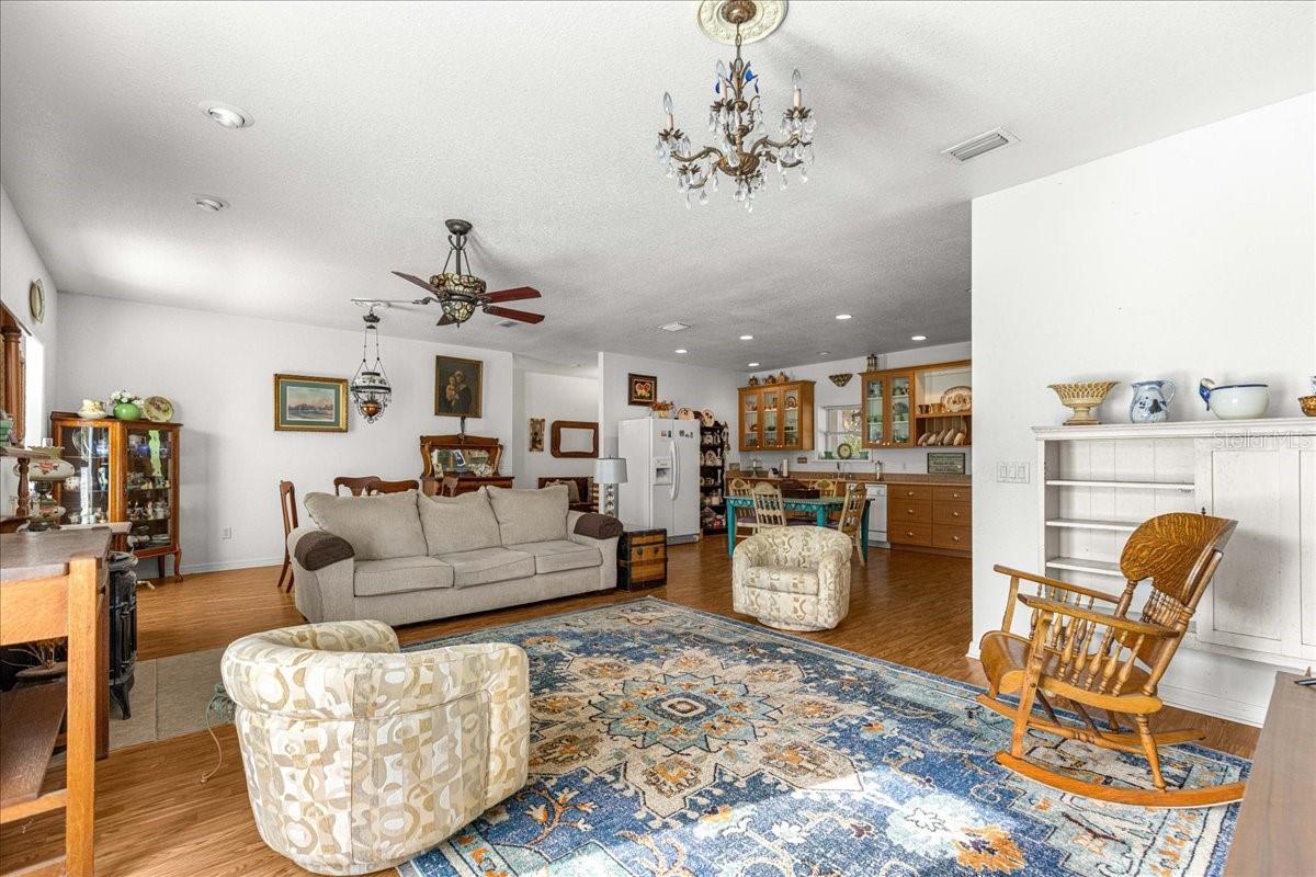 Image 14 of 52 For 6025 19th Court