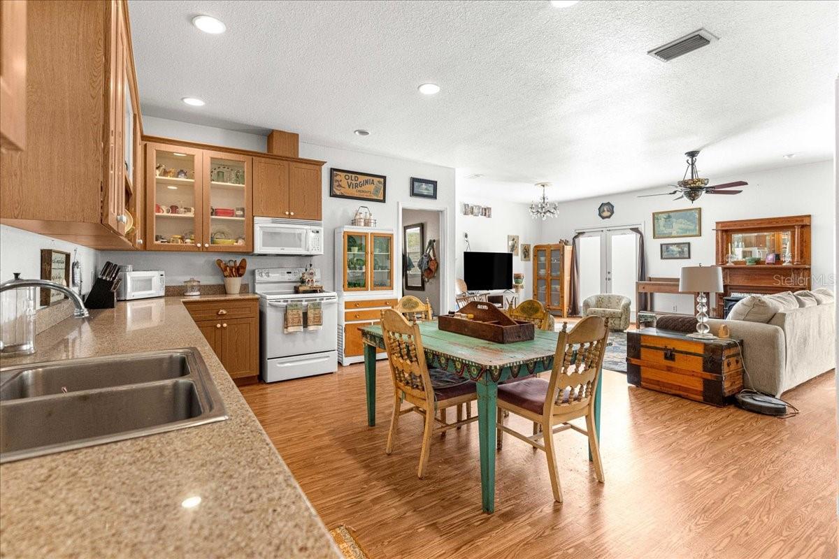 Image 16 of 52 For 6025 19th Court