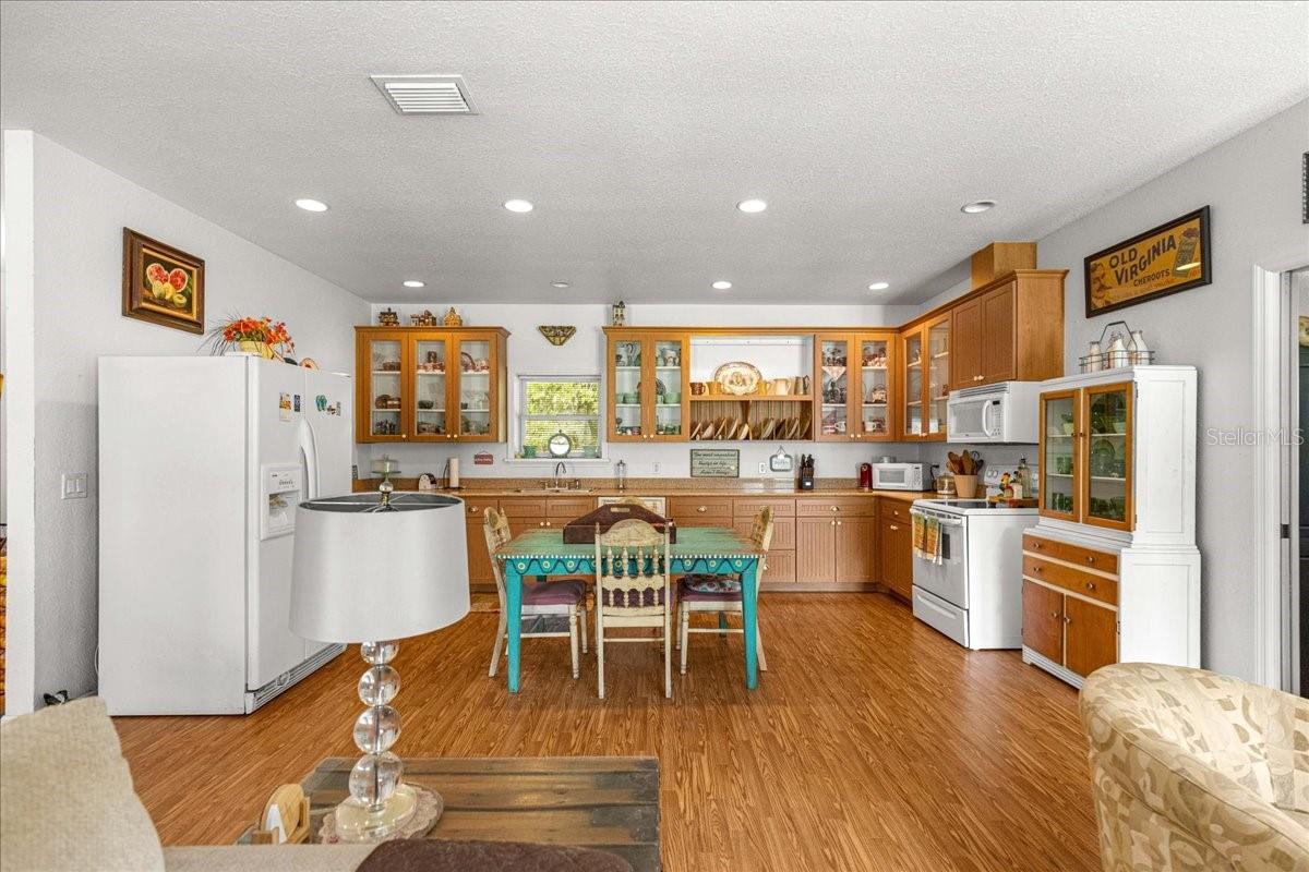 Image 17 of 52 For 6025 19th Court