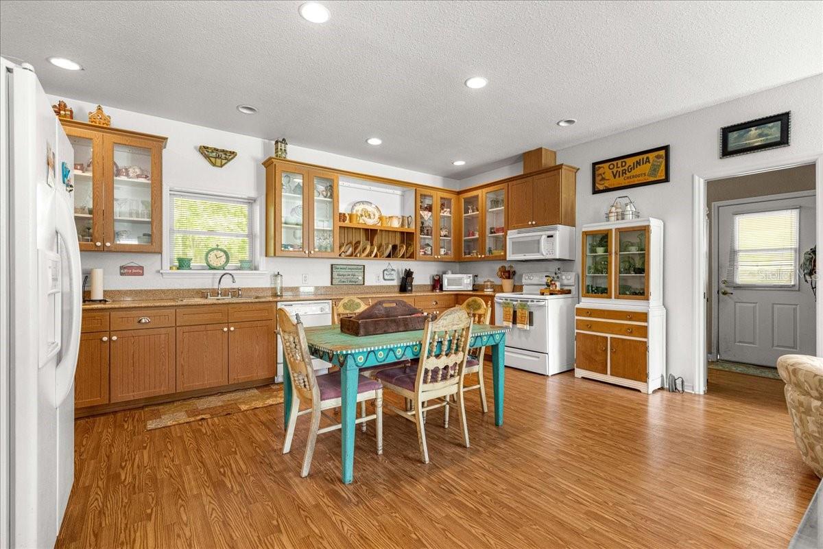 Image 18 of 52 For 6025 19th Court