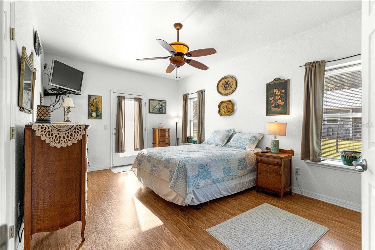 Image 21 of 52 For 6025 19th Court