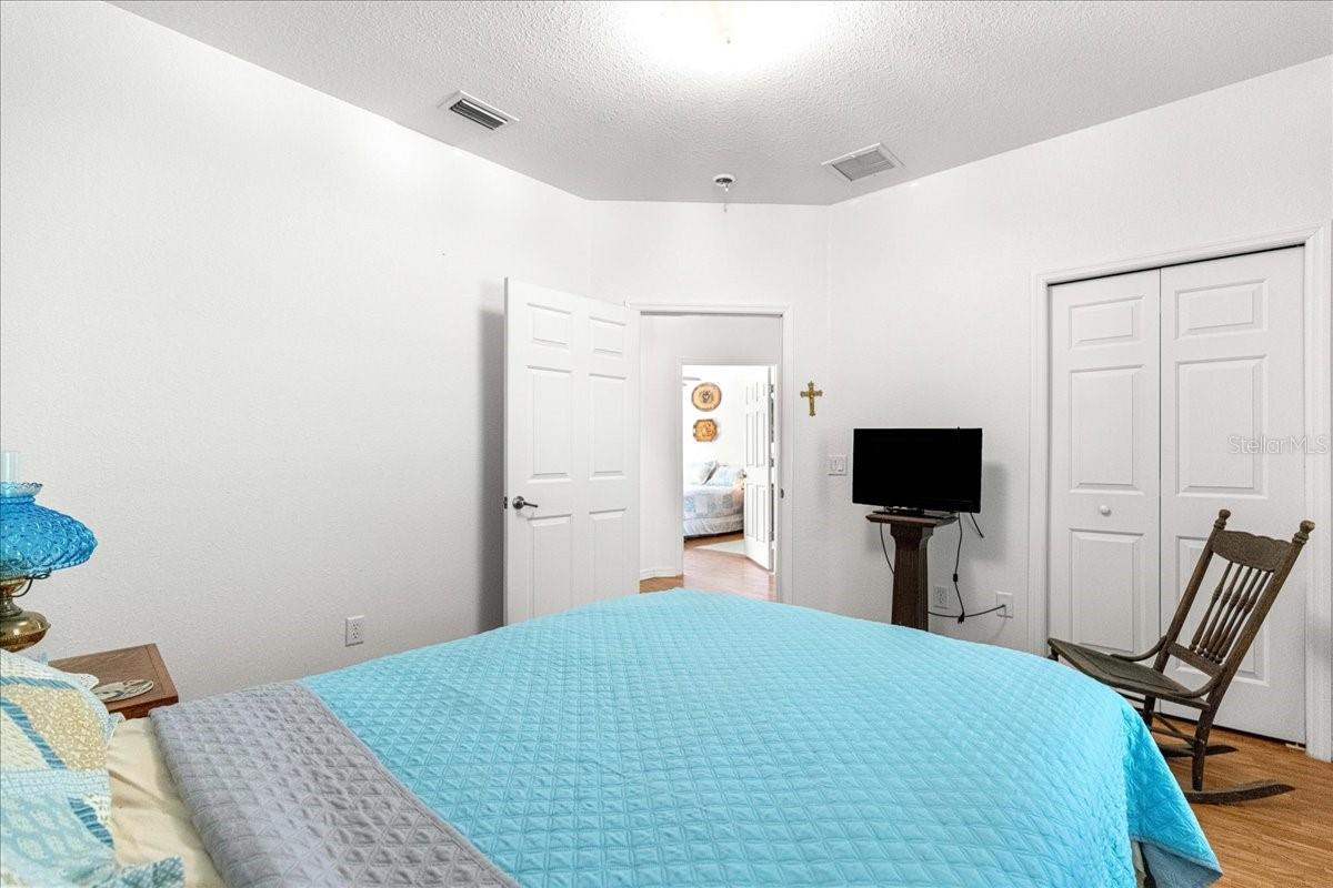 Image 28 of 52 For 6025 19th Court