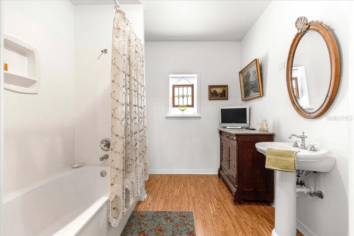 Image 29 of 52 For 6025 19th Court