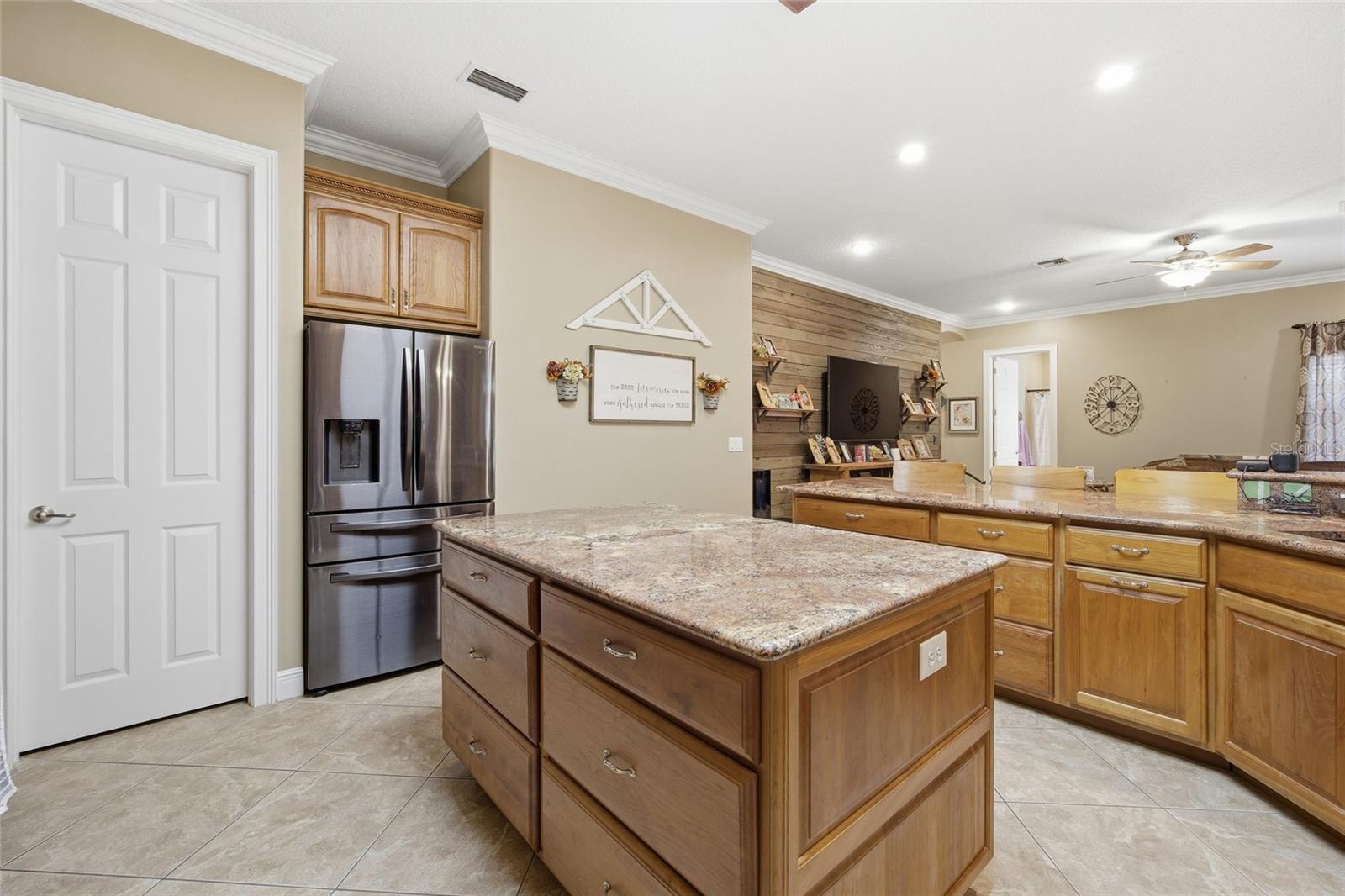 Image 21 of 58 For 10645 Parkway Drive