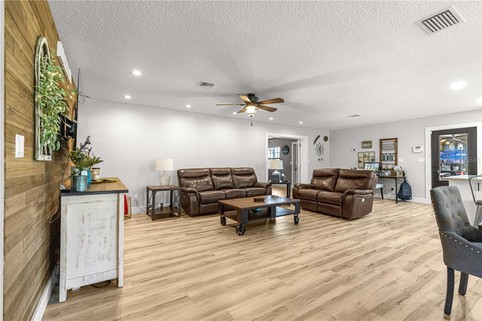 Image 14 of 52 For 2940 49th Street