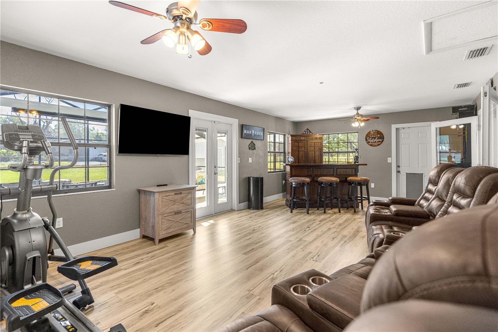 Image 18 of 52 For 2940 49th Street