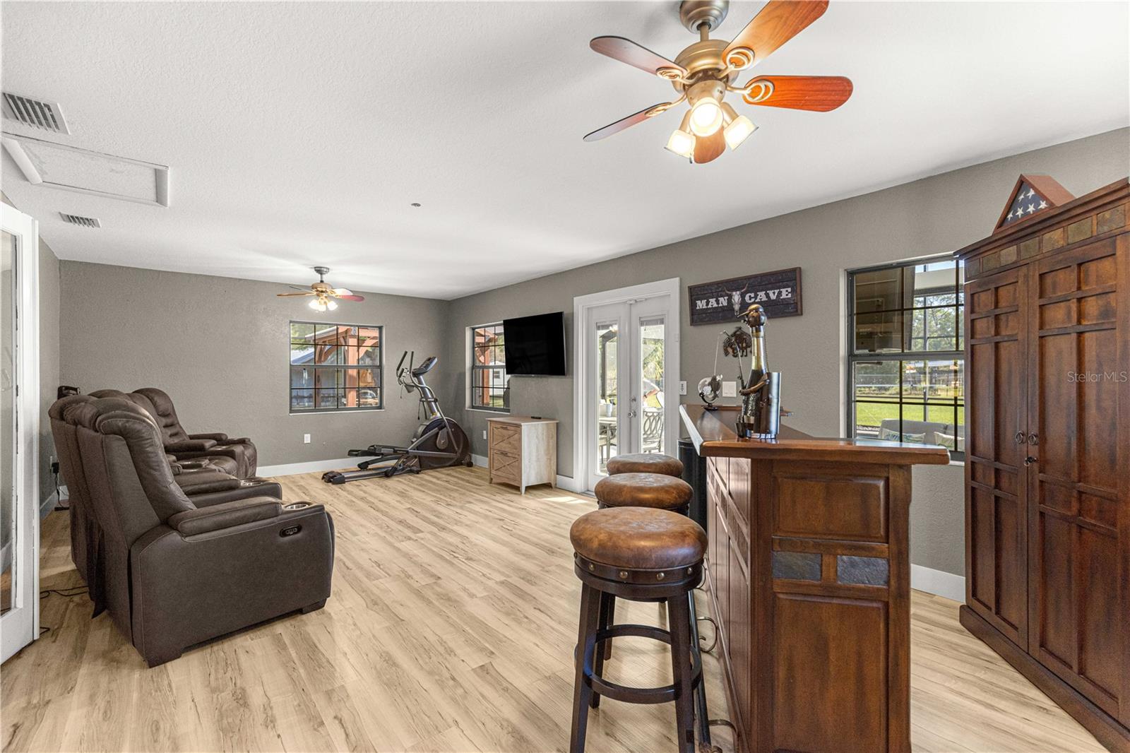 Image 19 of 52 For 2940 49th Street