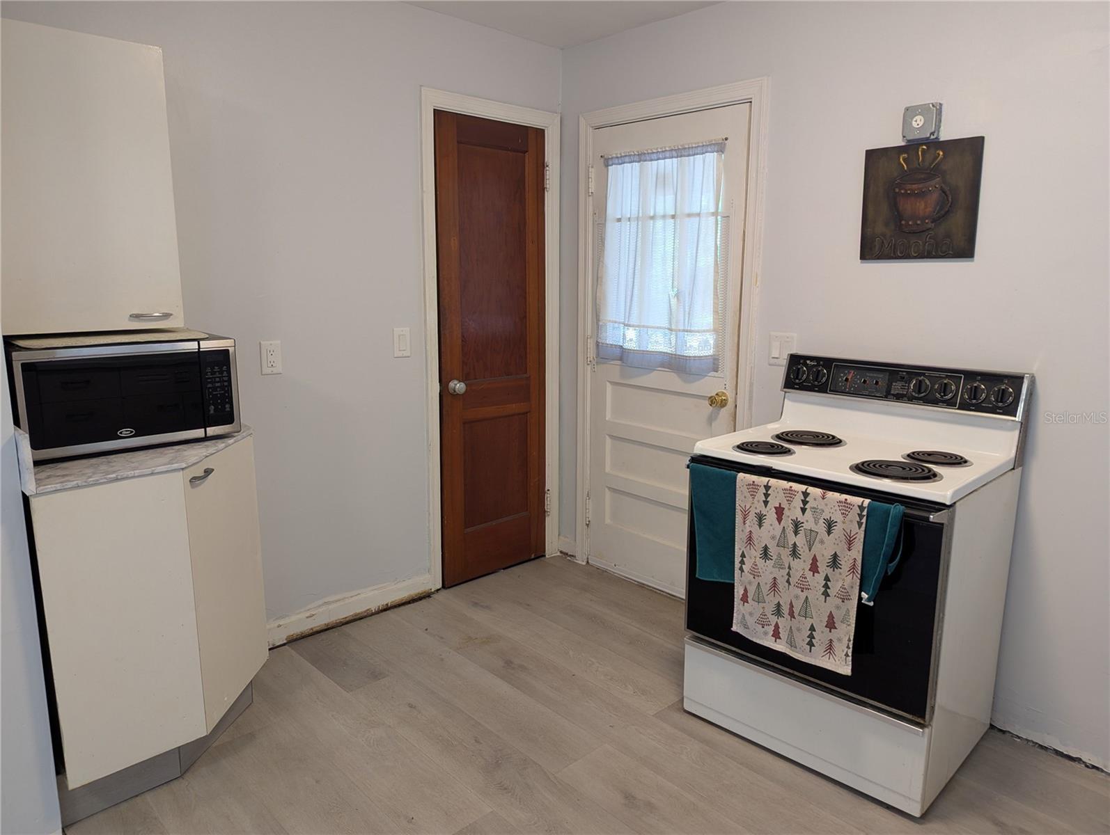 Image 14 of 37 For 1535 8th Street