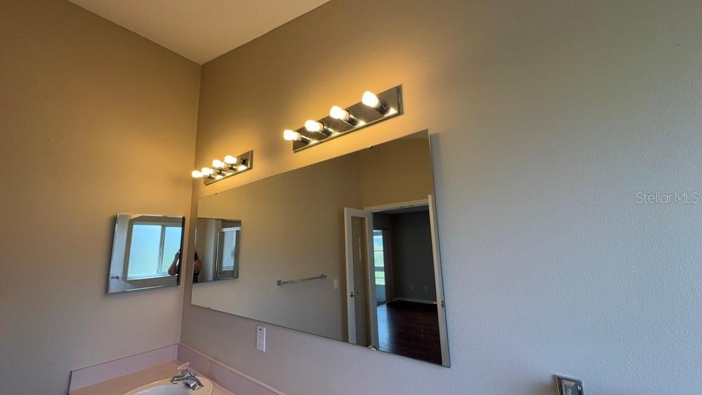 Image 18 of 31 For 5319 18th Street