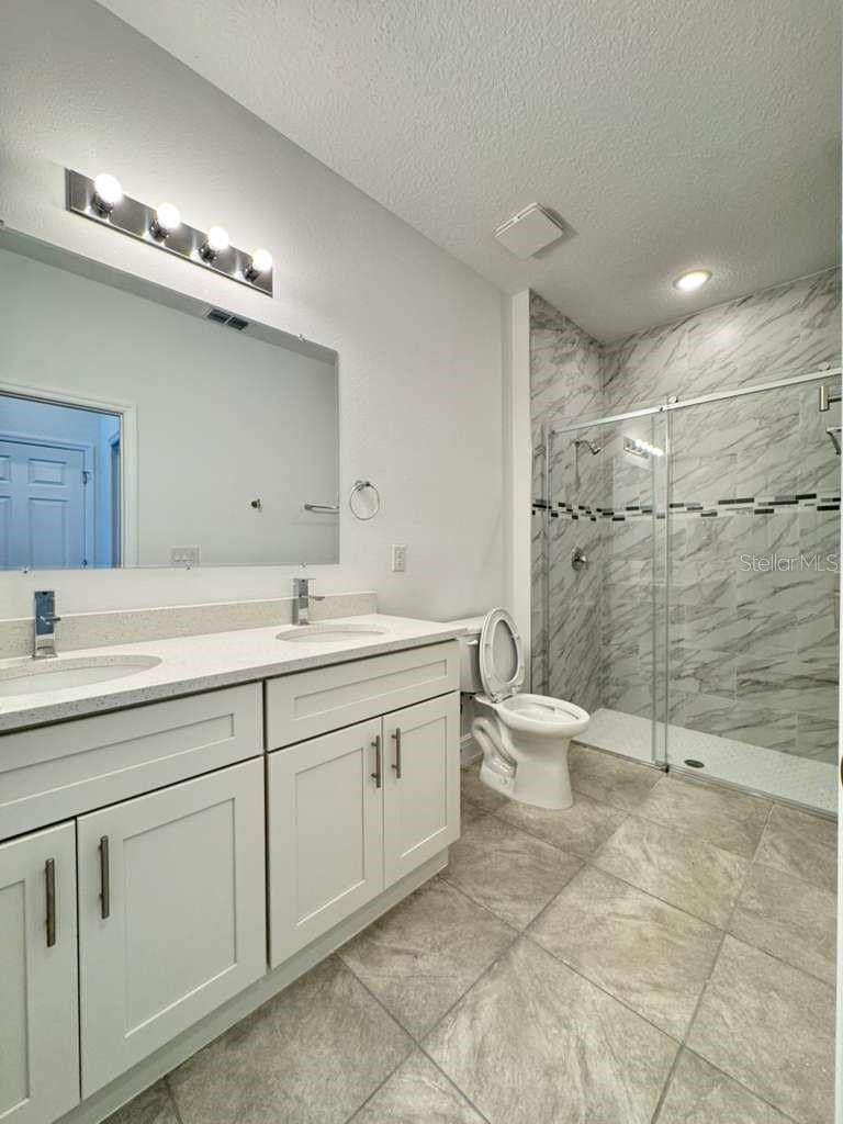 Image 24 of 51 For 2692 161st Loop