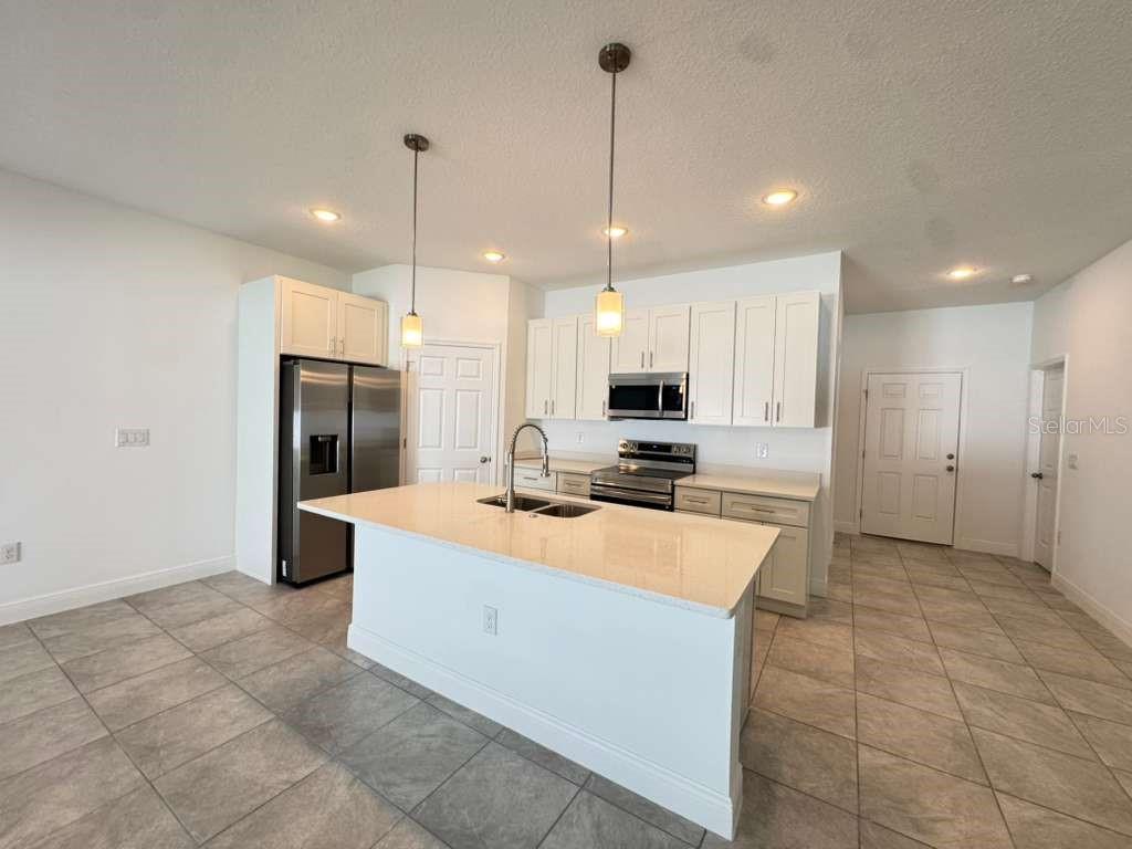 Image 7 of 51 For 2692 161st Loop