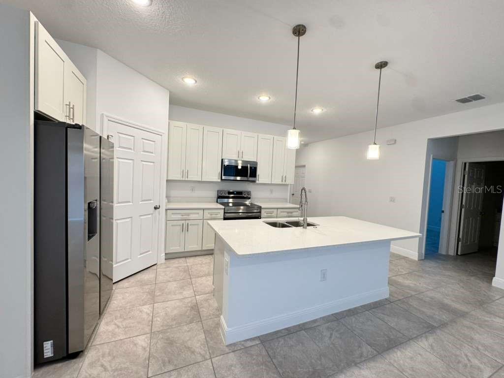 Image 8 of 51 For 2692 161st Loop