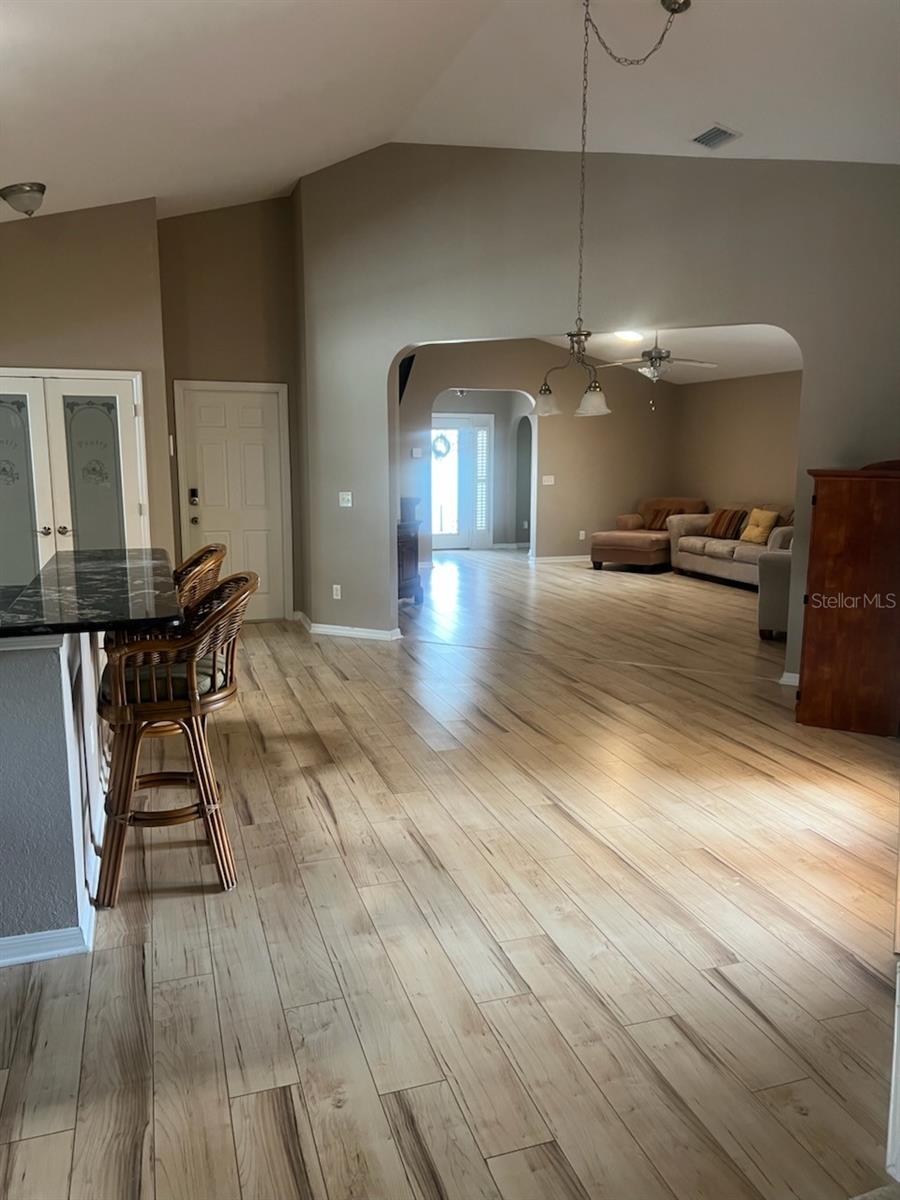 Image 10 of 12 For 17850 125 Circle