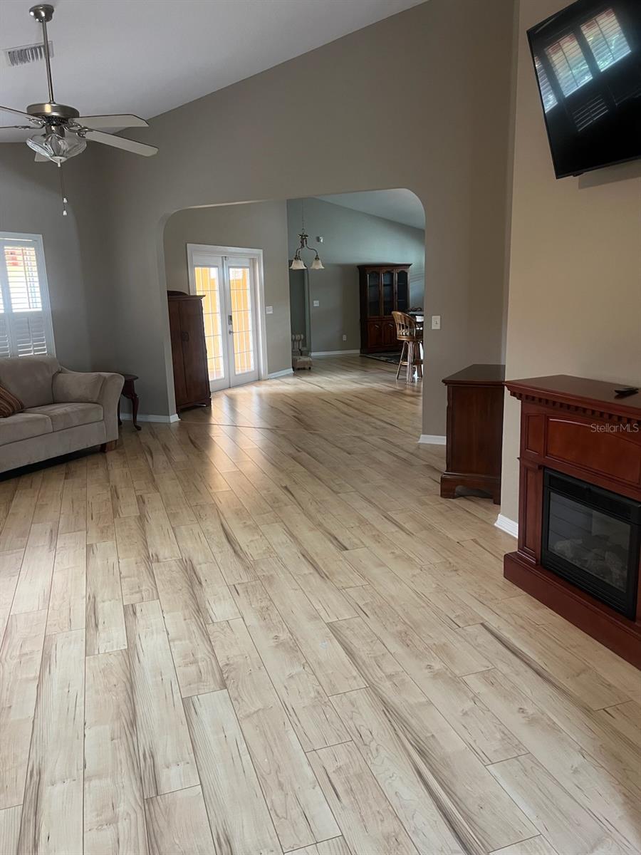 Image 6 of 12 For 17850 125 Circle