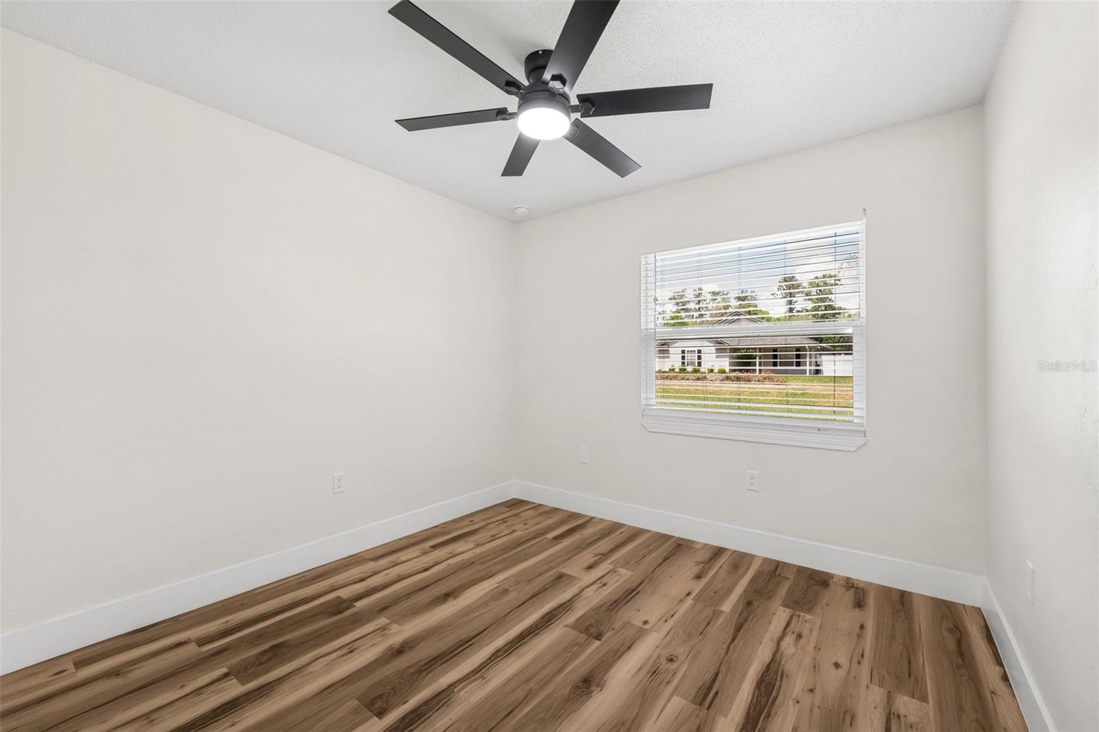 Image 17 of 35 For 1925 42nd Avenue