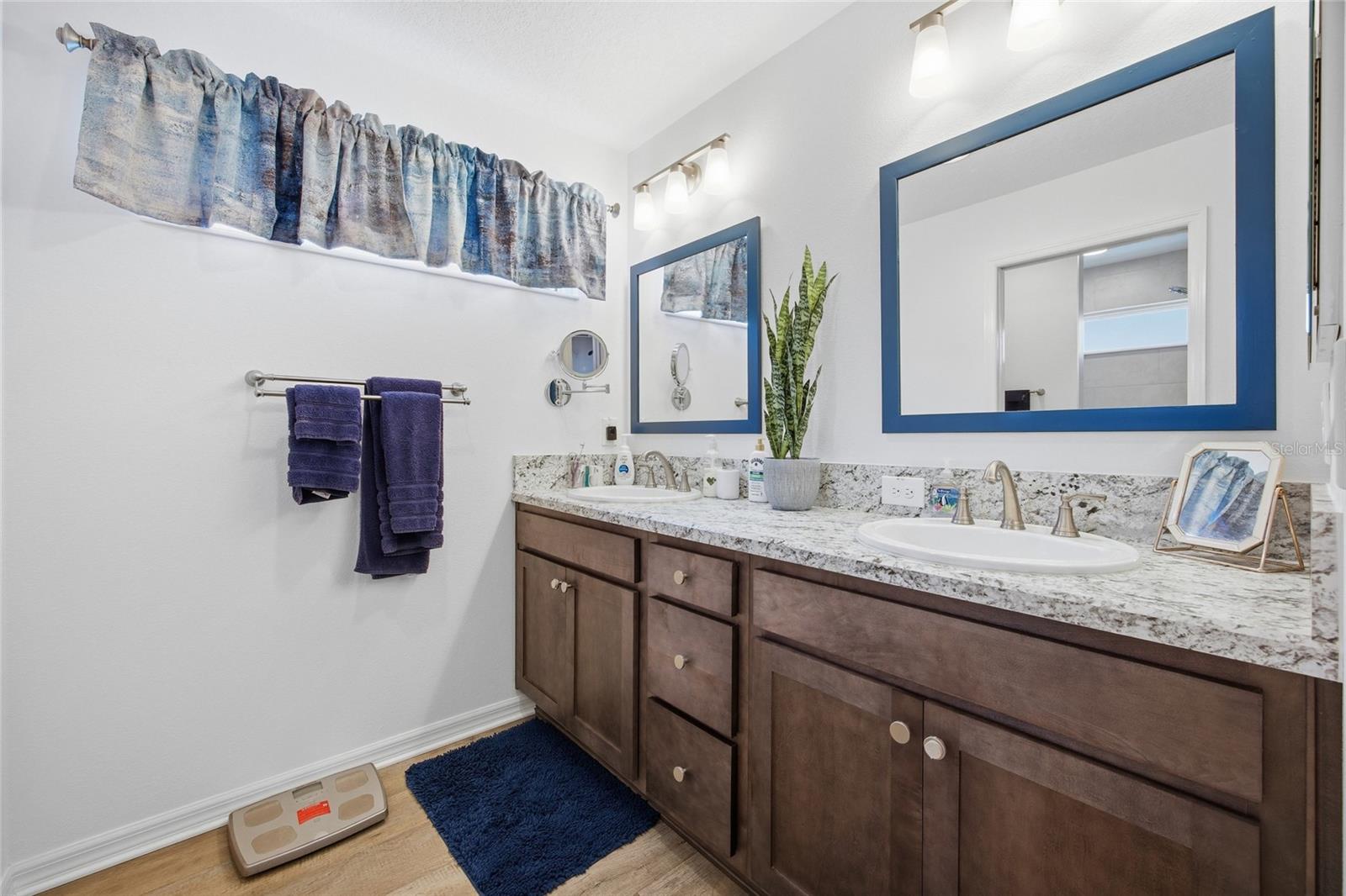 Image 12 of 28 For 2910 Monument Way