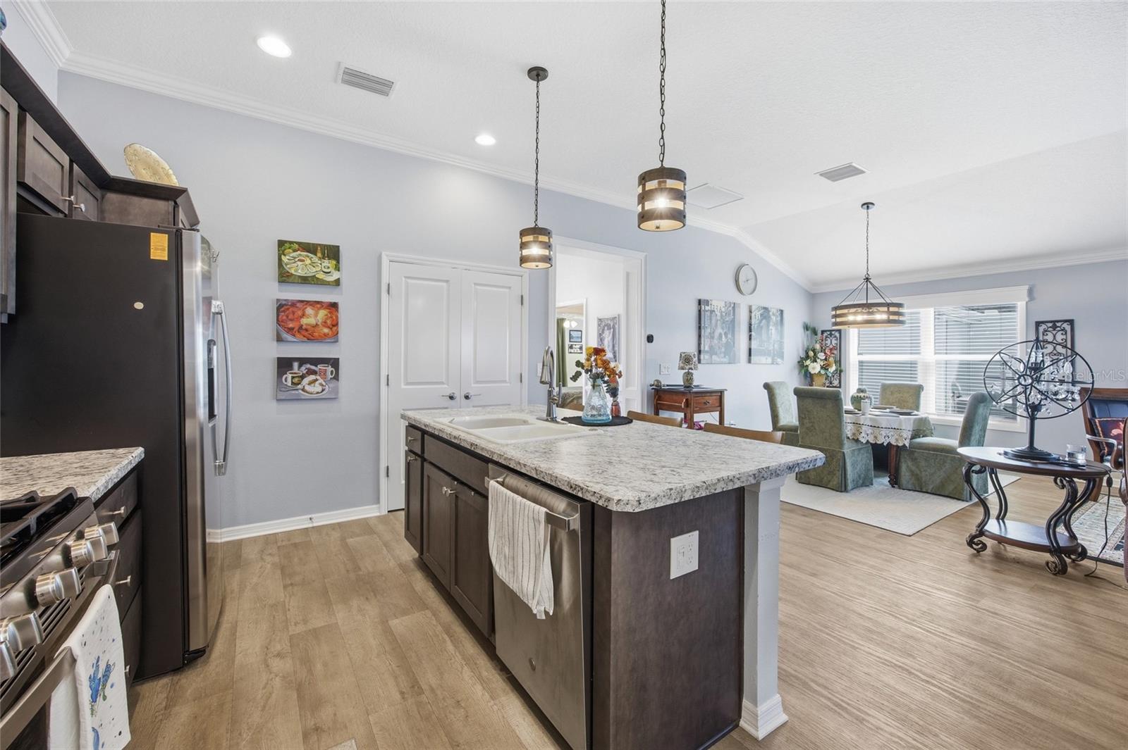 Image 3 of 28 For 2910 Monument Way