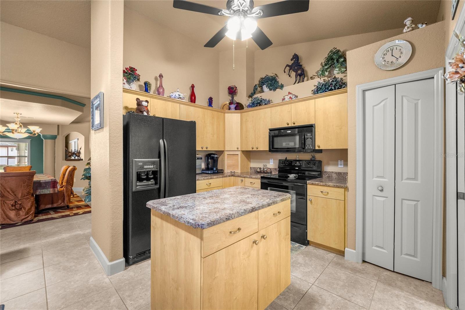 Image 21 of 48 For 5285 103rd Loop