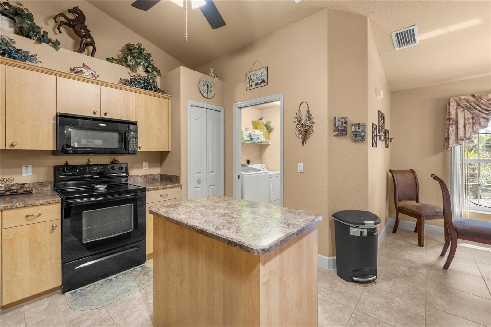 Image 23 of 48 For 5285 103rd Loop