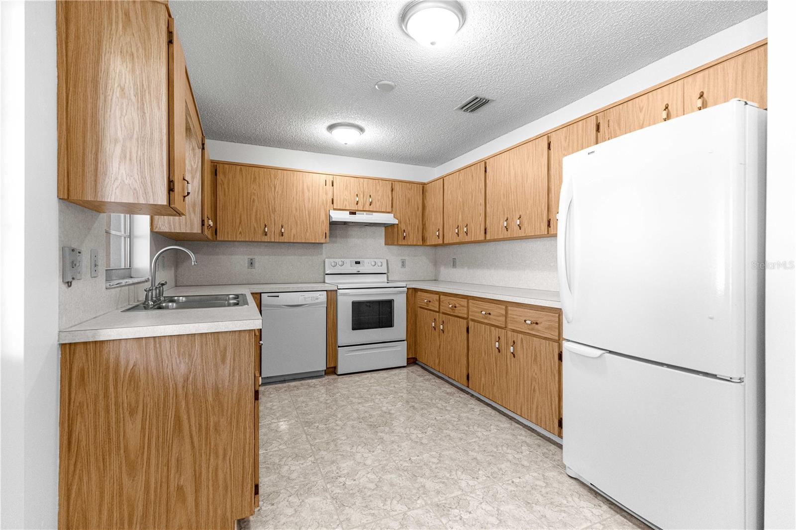 Image 21 of 27 For 8575 90th Lane C