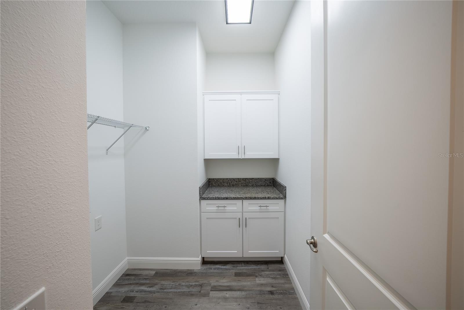 Image 23 of 29 For 4727 25th Loop