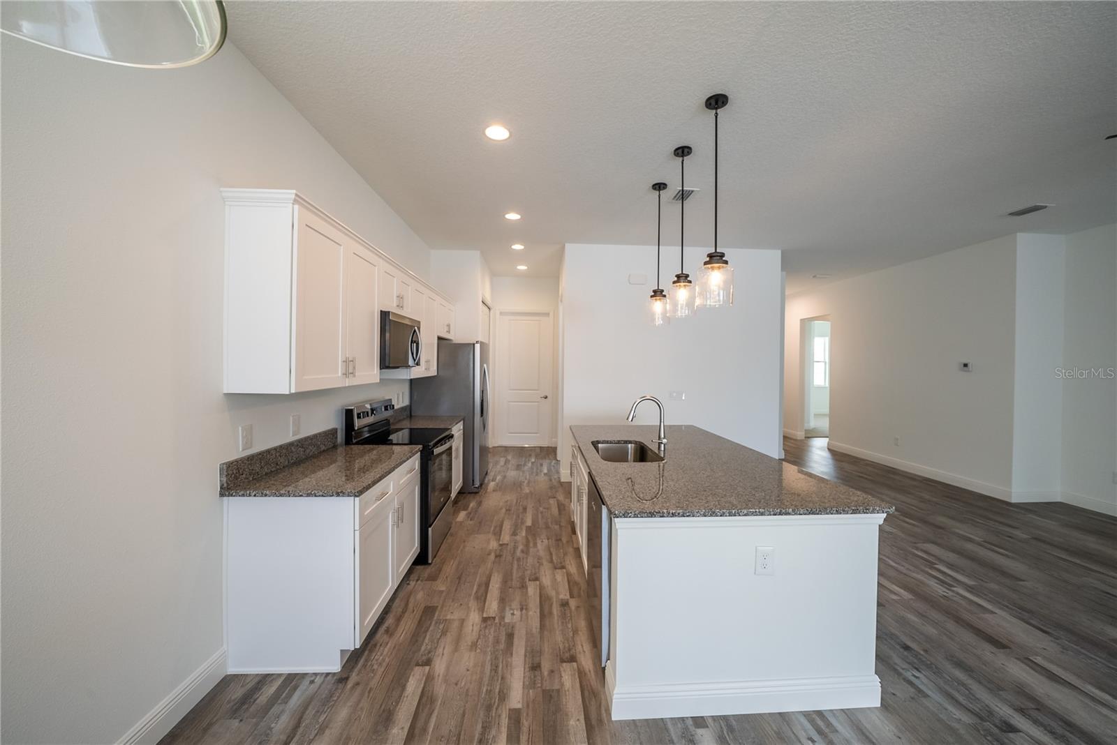 Image 7 of 29 For 4727 25th Loop