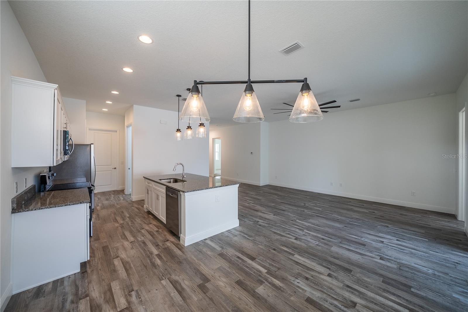 Image 8 of 29 For 4727 25th Loop