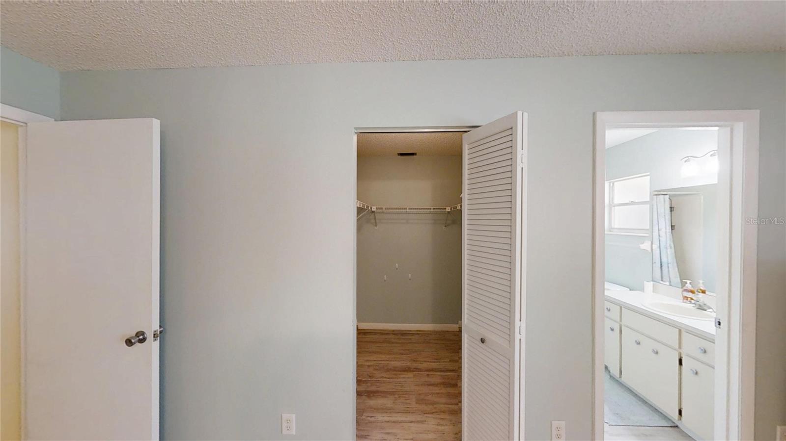 Image 17 of 22 For 8678 95 Street B