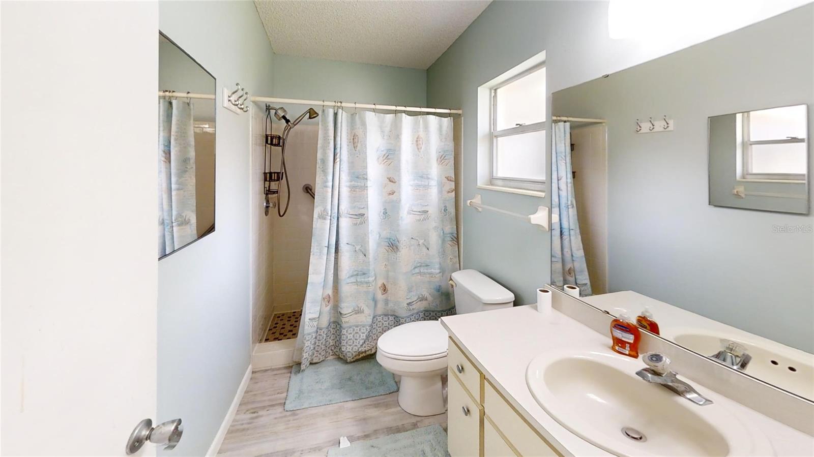 Image 18 of 22 For 8678 95 Street B