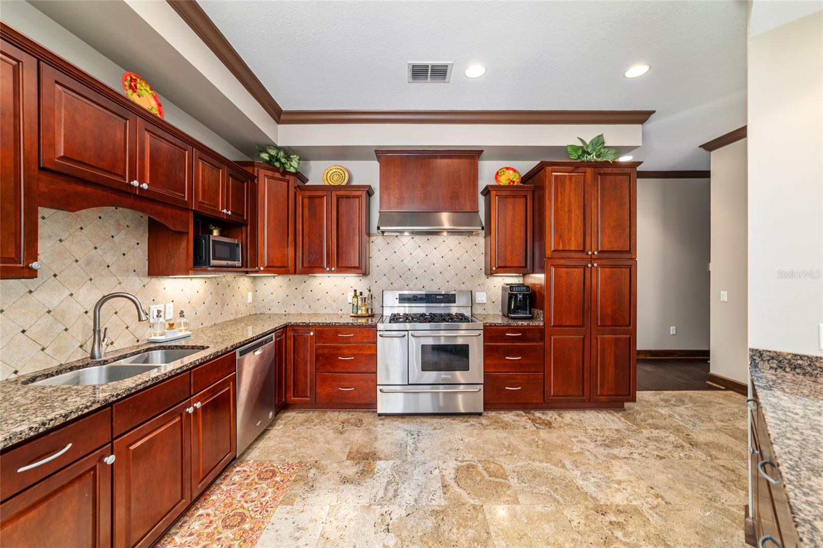 Image 15 of 73 For 678 47th Loop