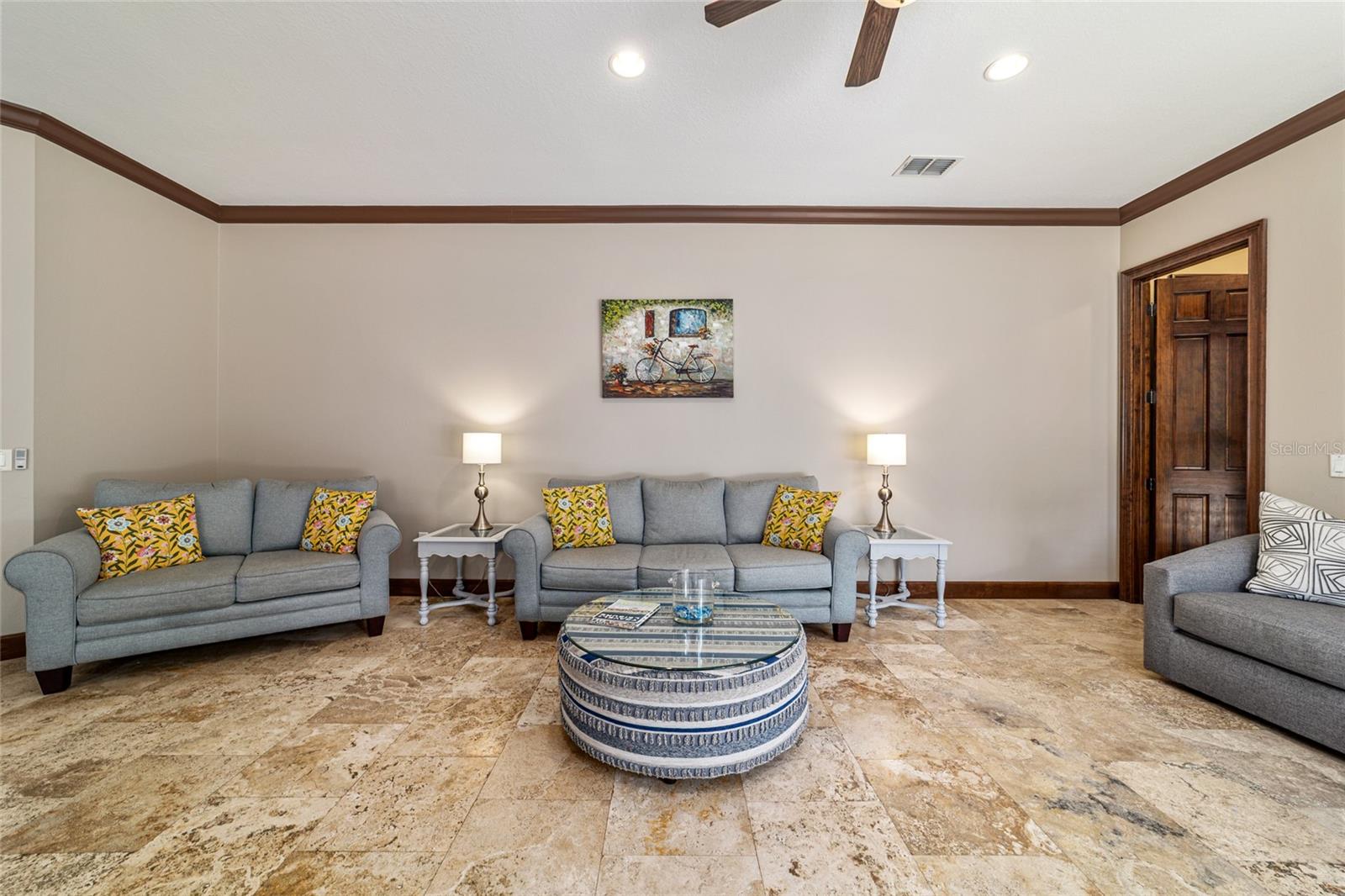 Image 20 of 73 For 678 47th Loop