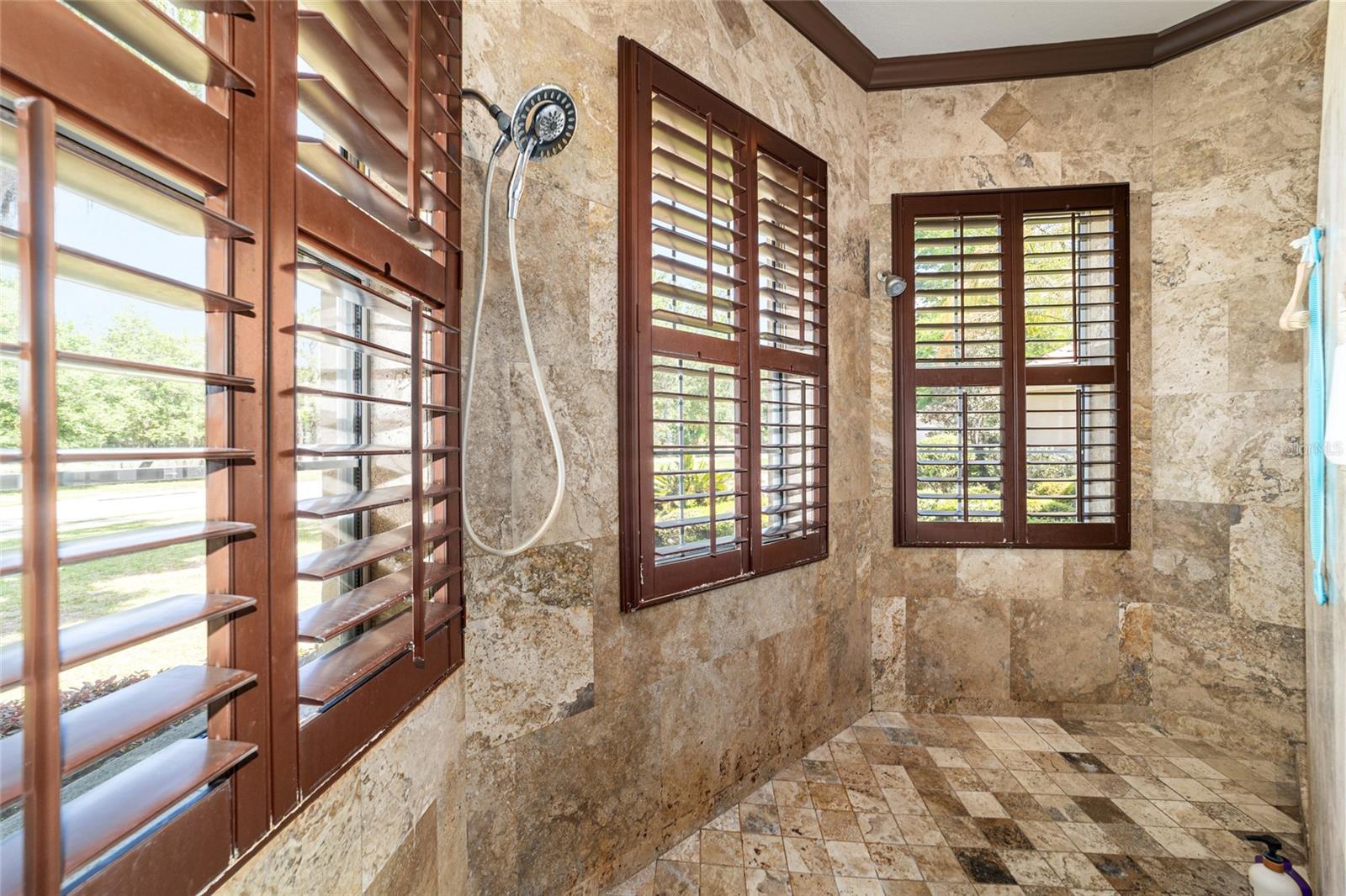 Image 37 of 73 For 678 47th Loop