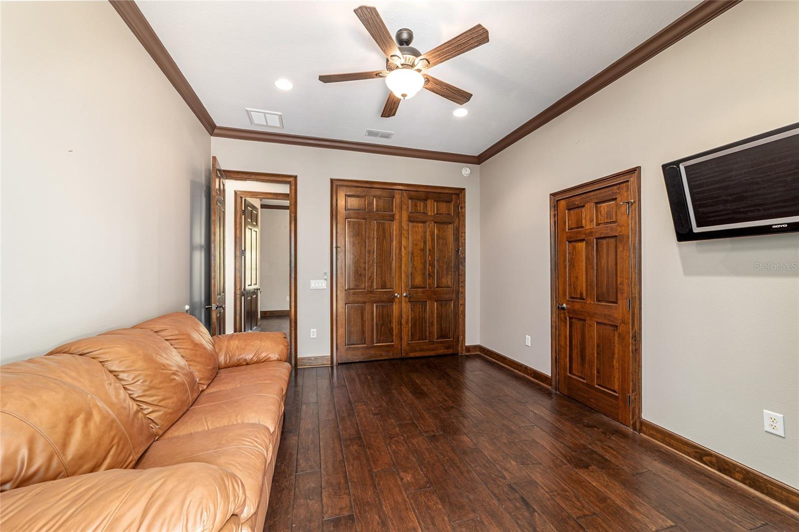 Image 47 of 73 For 678 47th Loop