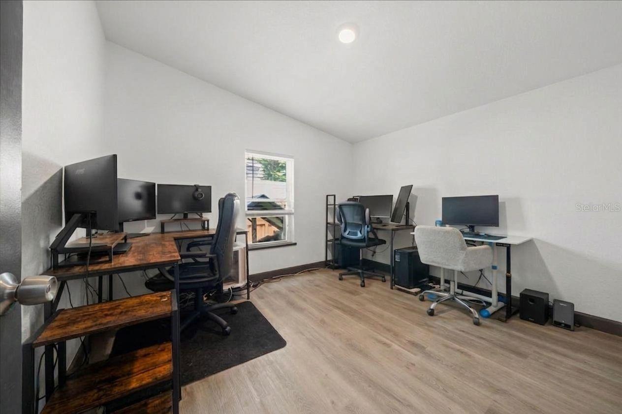 Image 10 of 16 For 3901 56th Avenue