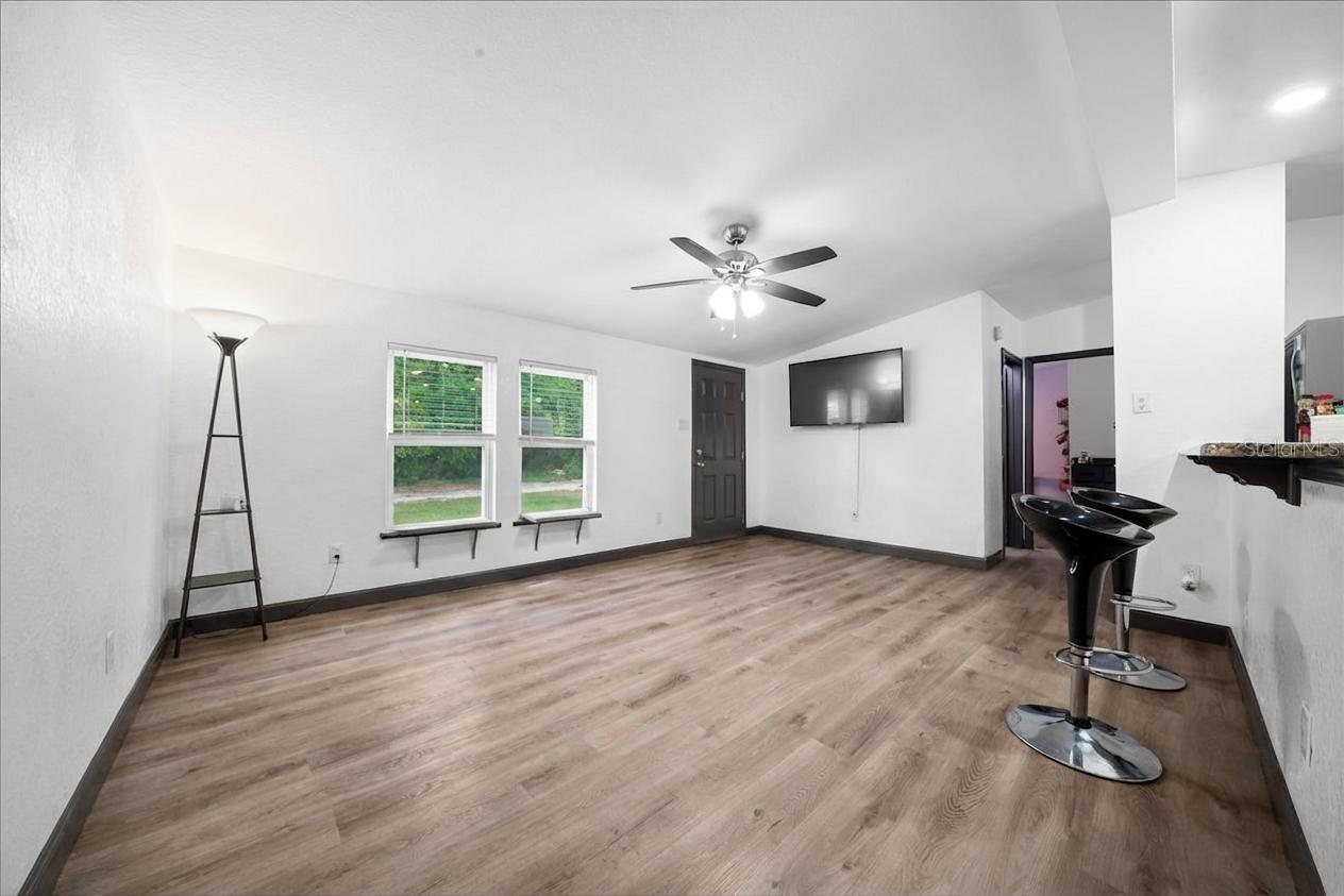 Image 4 of 16 For 3901 56th Avenue