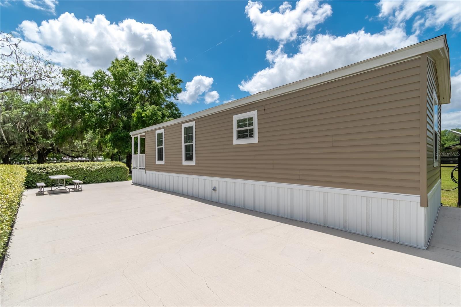 Listing photo id 98 for 14650 160th Avenue