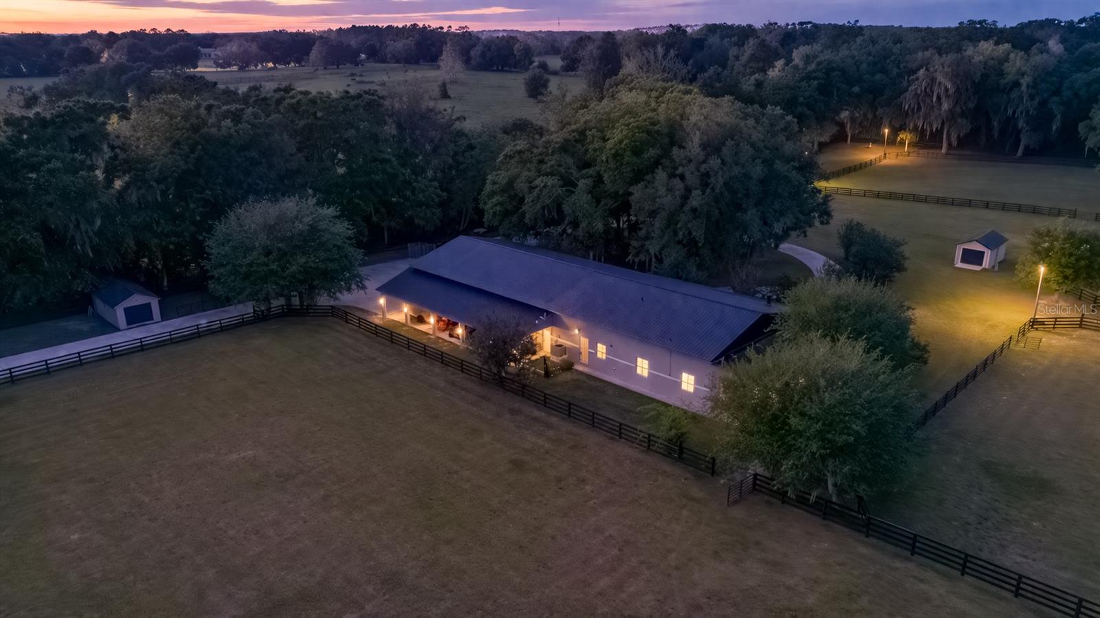 Listing photo id 1 for 14650 160th Avenue