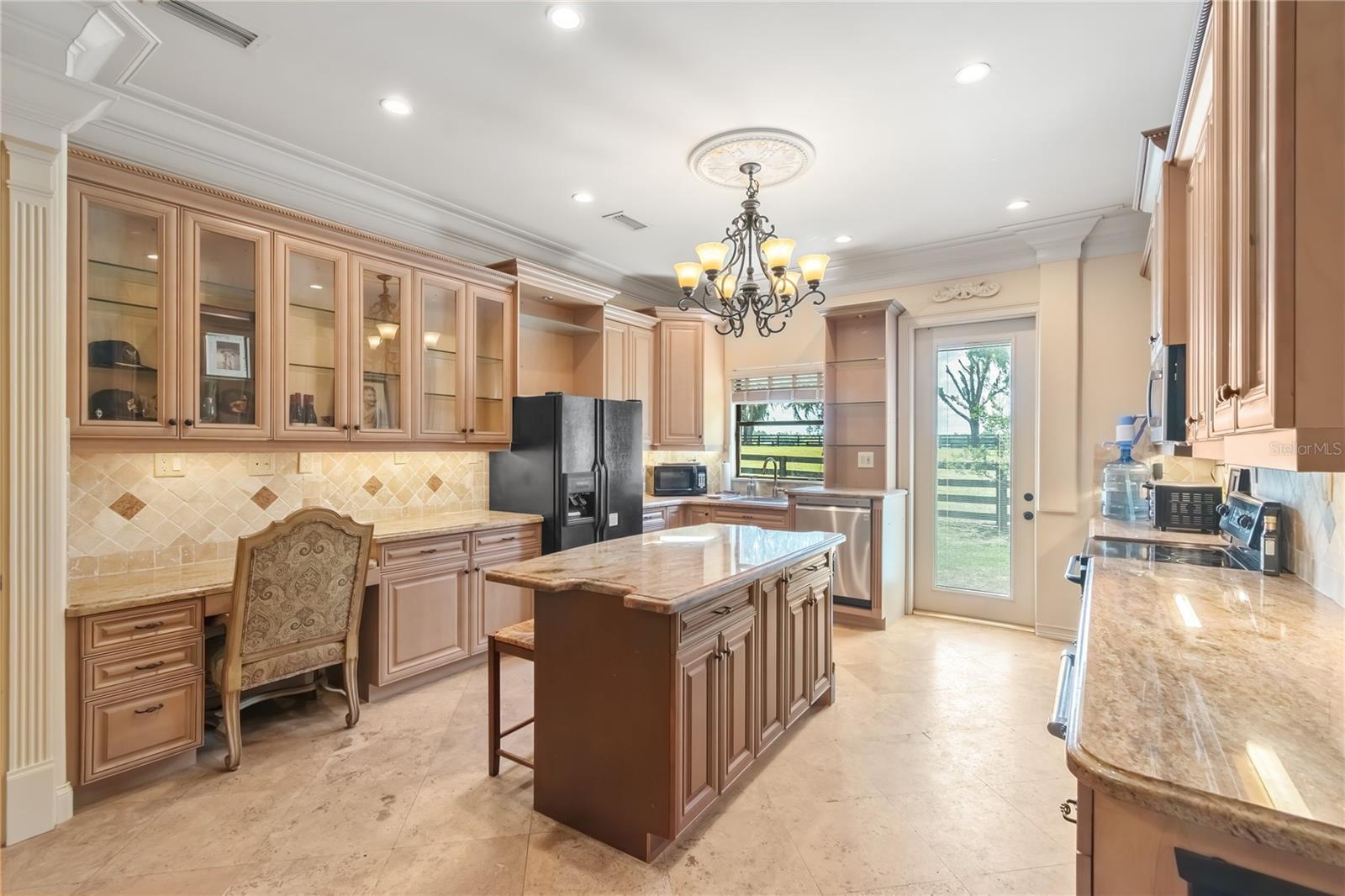 Listing photo id 29 for 14650 160th Avenue