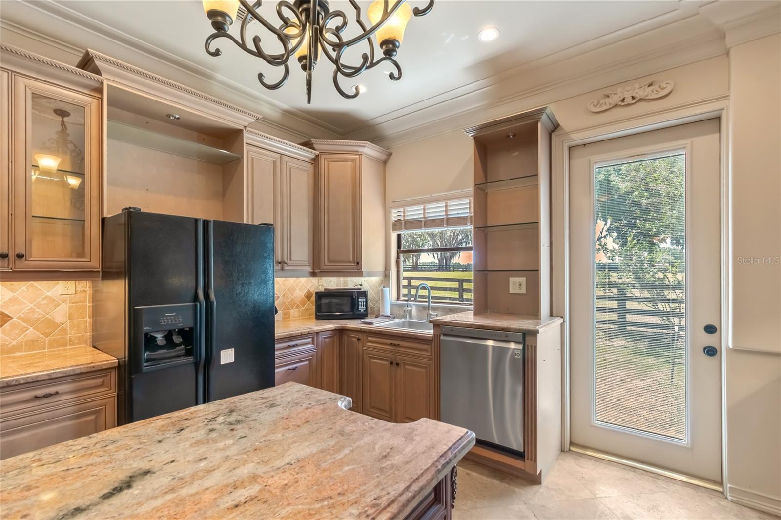 Listing photo id 31 for 14650 160th Avenue