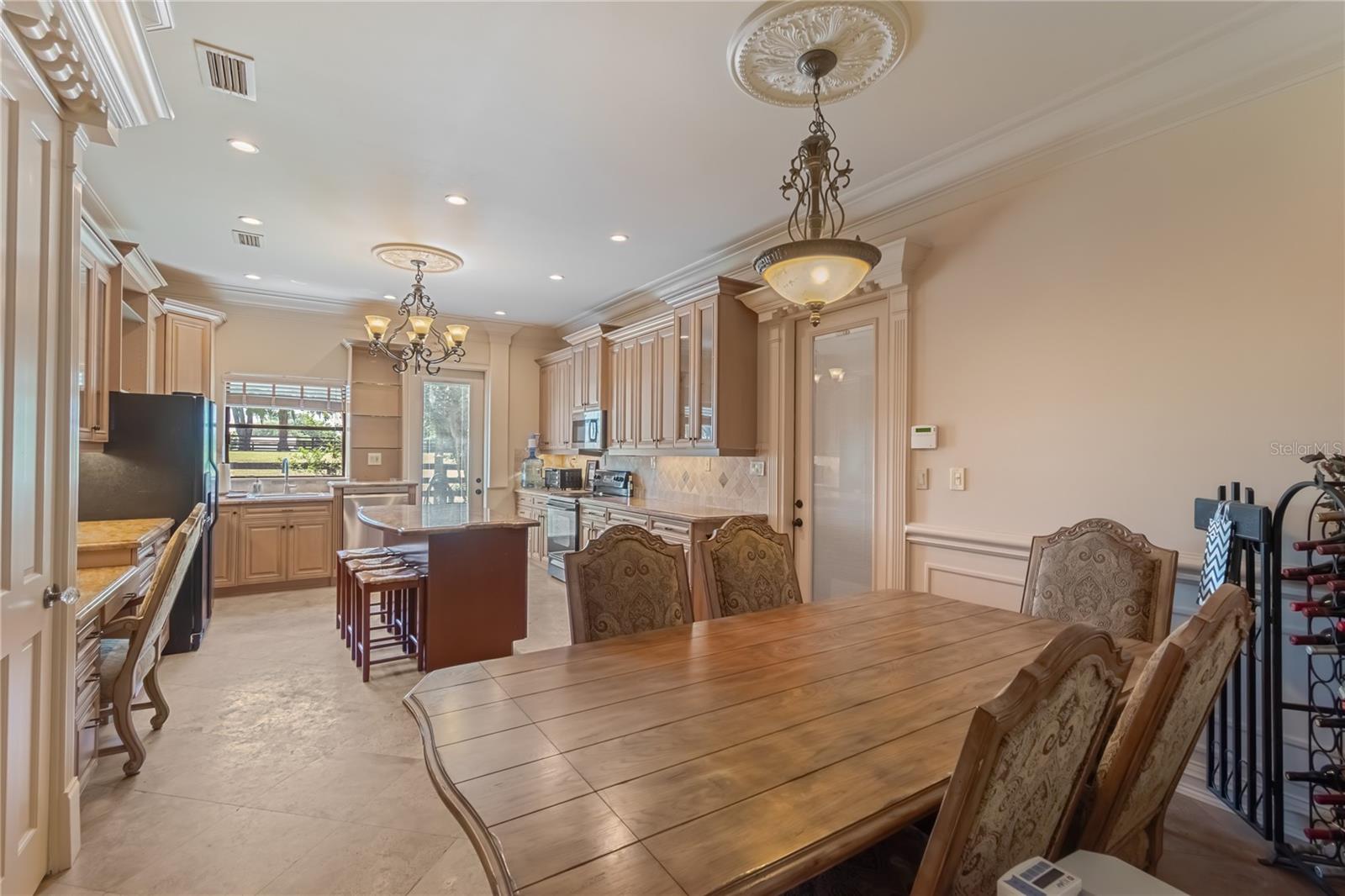 Listing photo id 35 for 14650 160th Avenue