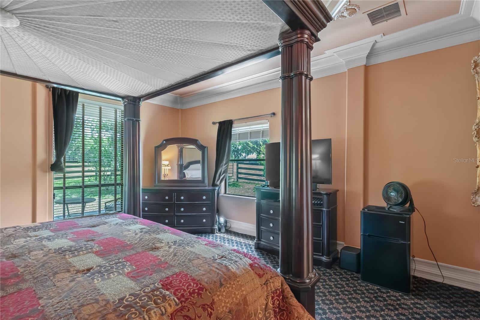 Listing photo id 47 for 14650 160th Avenue