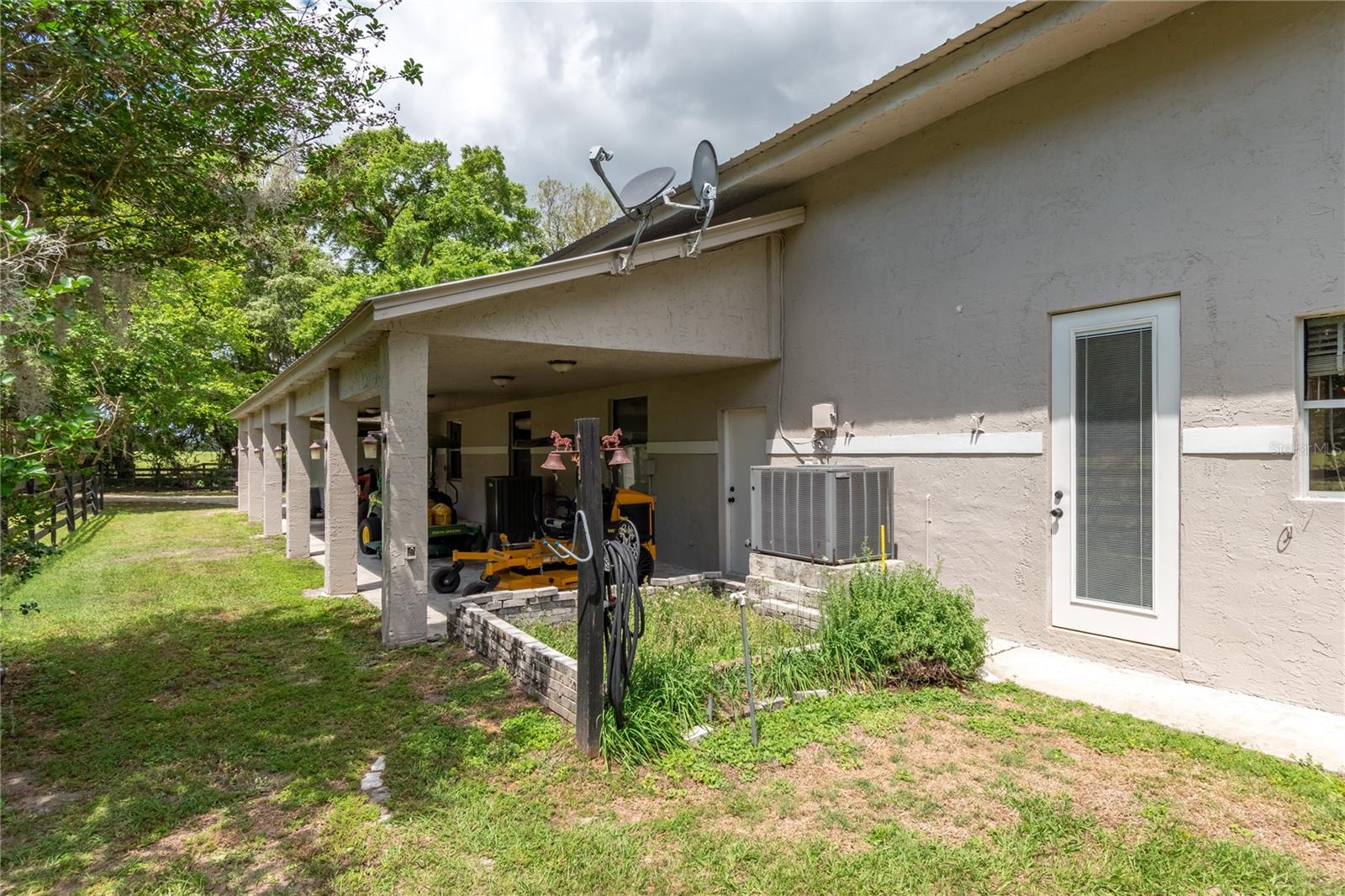 Listing photo id 52 for 14650 160th Avenue