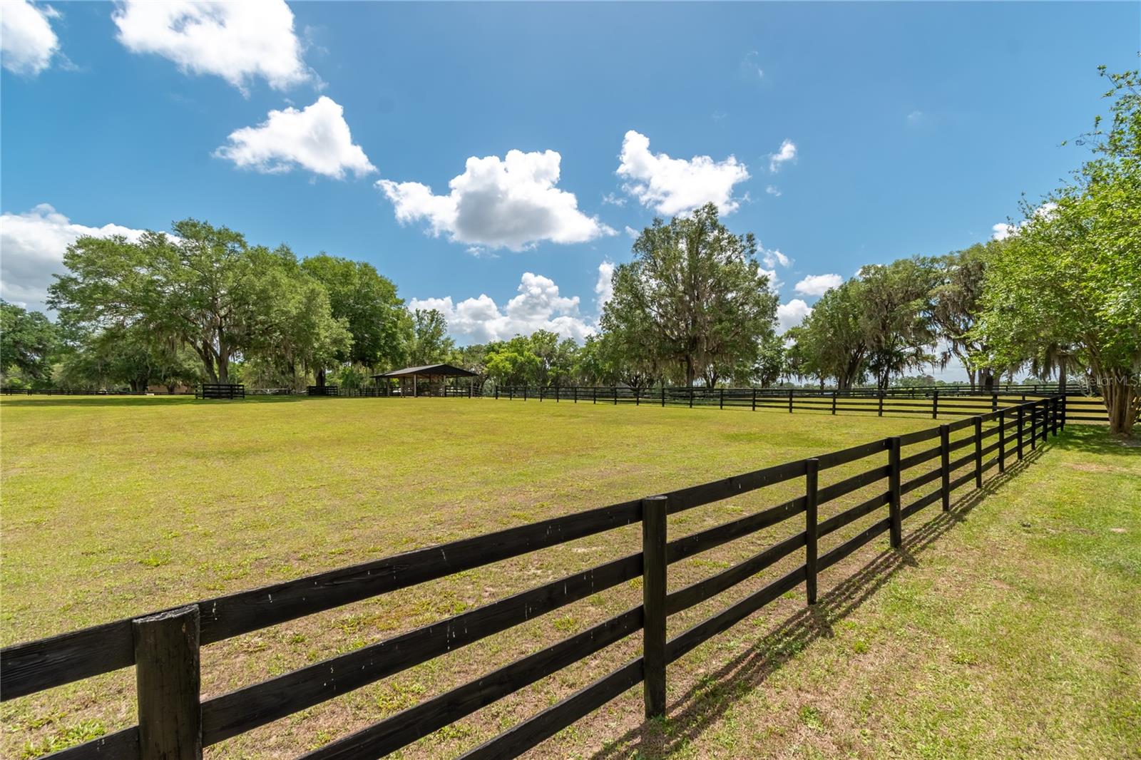 Listing photo id 60 for 14650 160th Avenue